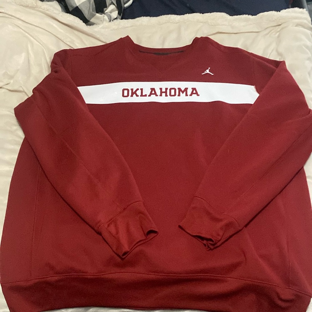 Oklahoma Sooners Red Sweatshirt Jordan brand (has hardly been worn) very warm